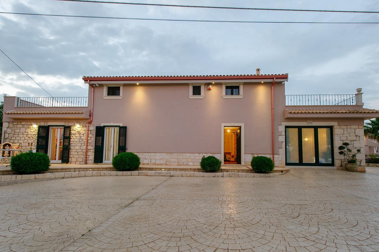 לינה וארוחת בוקר שיקלי Barokhouse מראה חיצוני תמונה